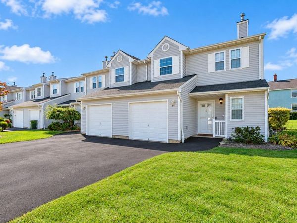 94 Smith Avenue , Bay Shore, NY 11706