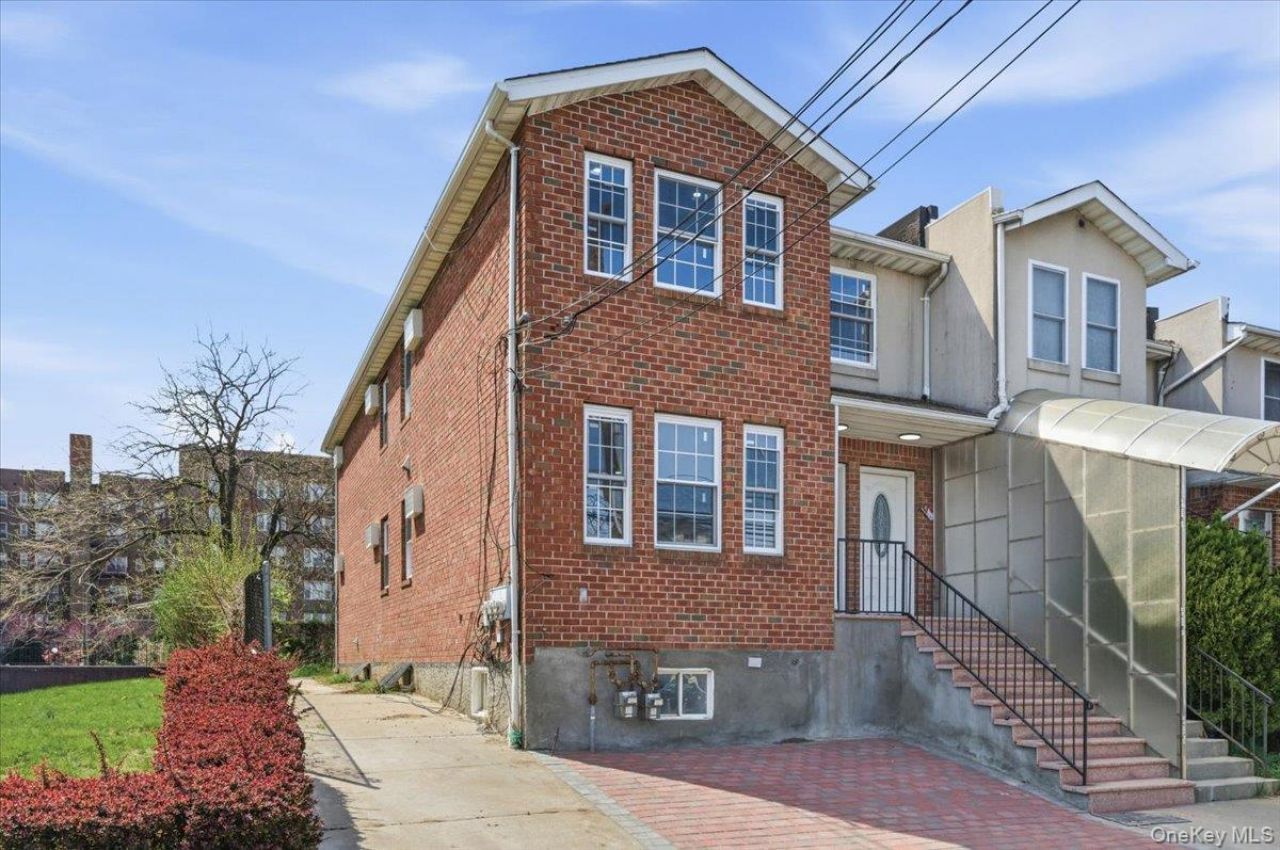84-34 169th St, Jamaica Hills, NY 11432 Main Photo