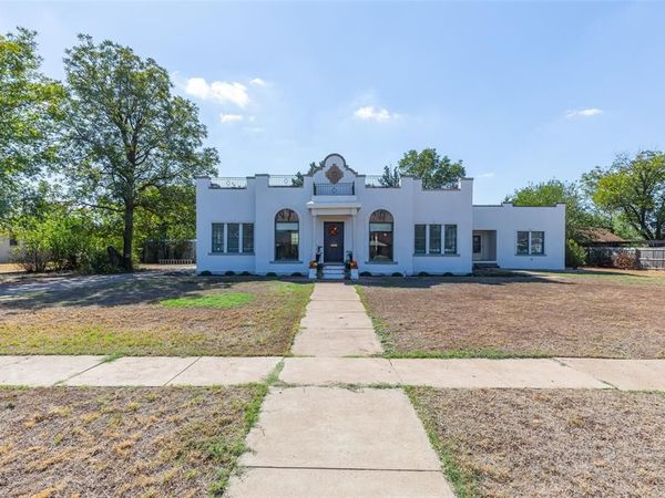 1018 E Reynolds, Stamford, TX 79553