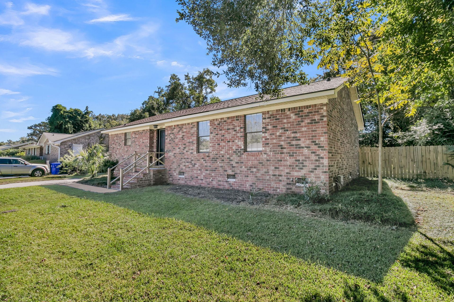 1523 Wakendaw Road Photo 4