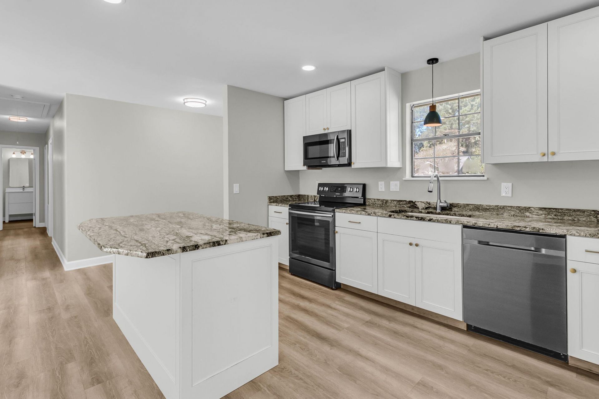 1523 Wakendaw Road Photo 6