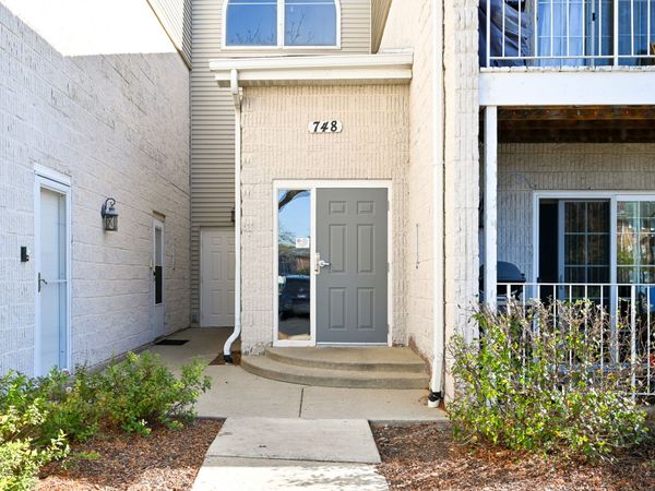 748 N Gary Avenue , Unit 202, Carol Stream, IL 60188