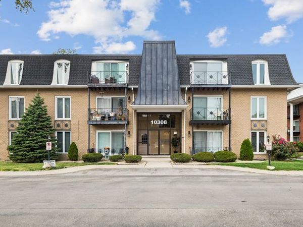 10308 Circle Drive , Unit 302, Oak Lawn, IL 60453