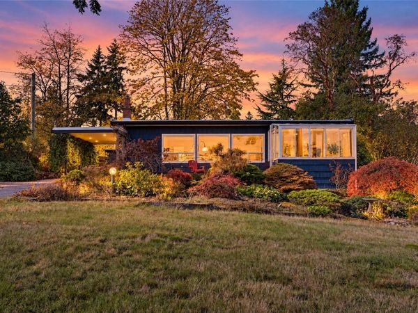 8698 East Saanich Rd , North Saanich, BC V8L 1H2