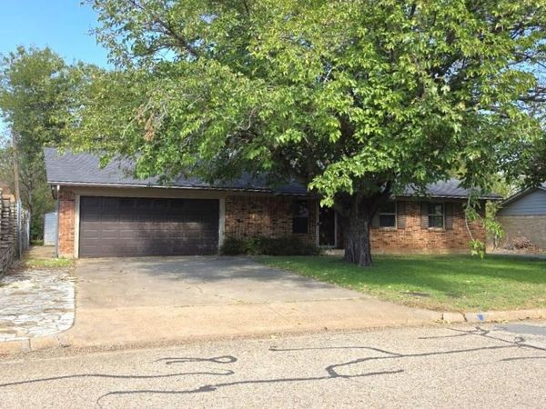 912 Penrod Drive , Granbury, TX 76048