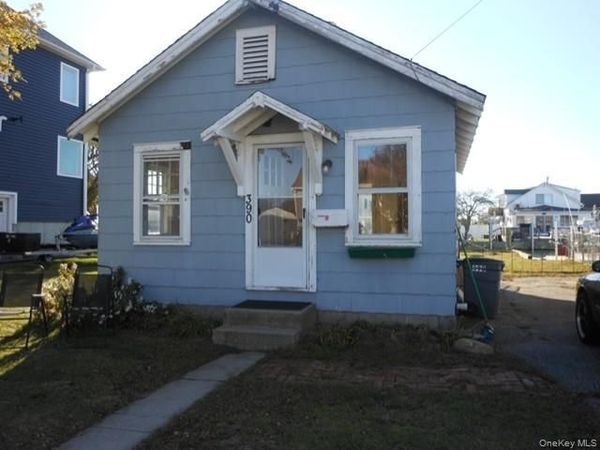 390 East Drive , Copiague, NY 11726