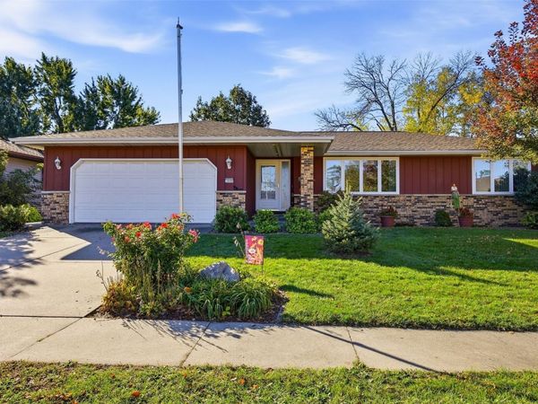 3649 29th Avenue , Marion, IA 52302