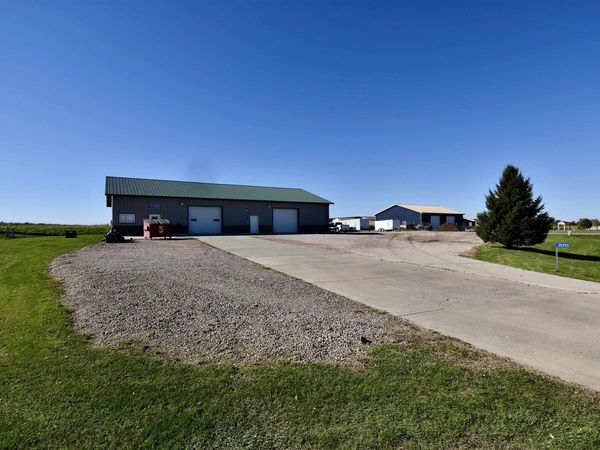 25753 Cottonwood Ave, Sioux Falls, SD 57107