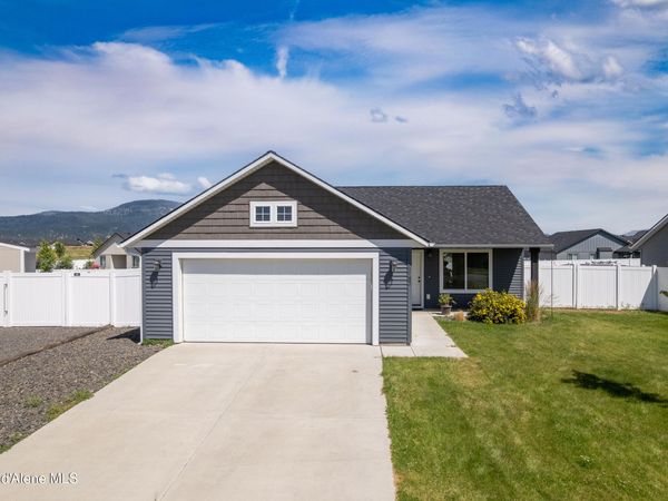 12183 N Gipper LOOP , Rathdrum, ID 83858