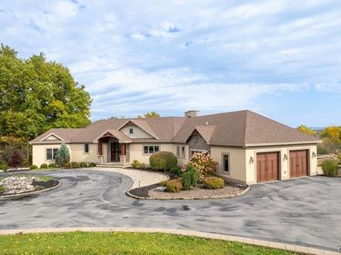 4300B Henneberry Road , Manlius, NY 13104