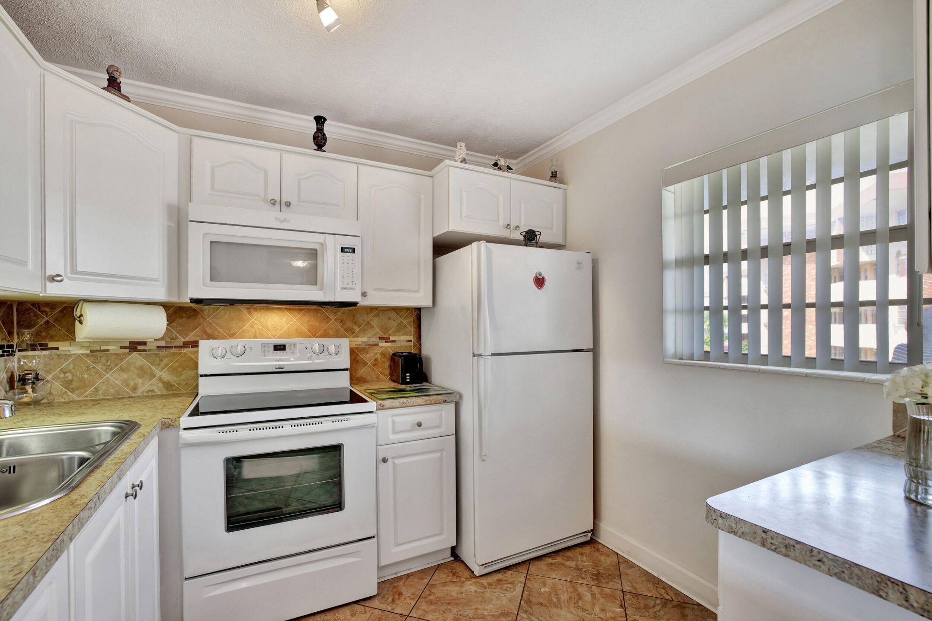 2800 NW 47th Terrace, Unit 203B, Lauderdale Lakes, FL 33313 Photo