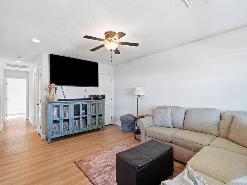 8445 Silverbell Avenue, Galloway, OH 43119 Photo 4
