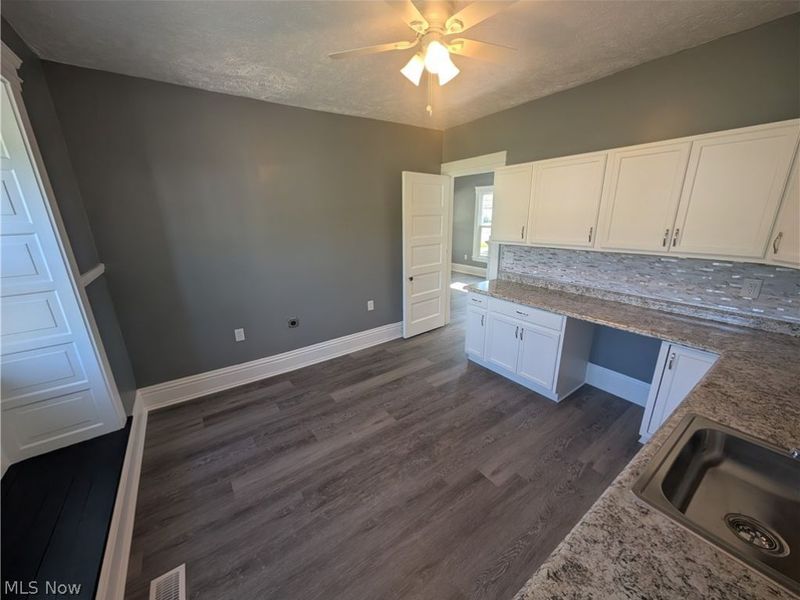 144 W Bridge Street , Elyria, OH 44035 Photo 5