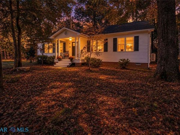 1 Lawler Lane, Kilmarnock, VA 22482