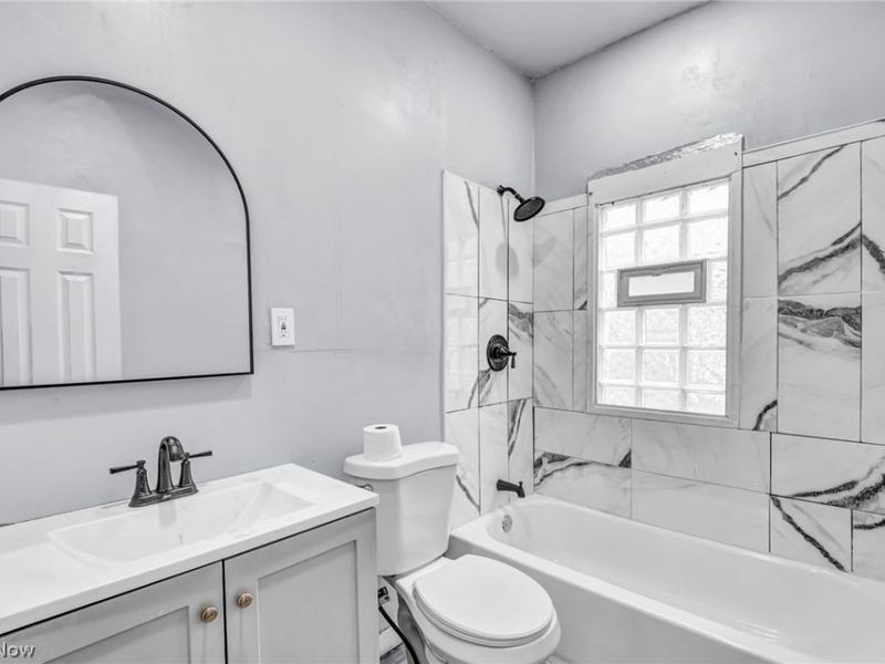 981 Thornhill Drive, East Cleveland, OH 44108 Photo 11