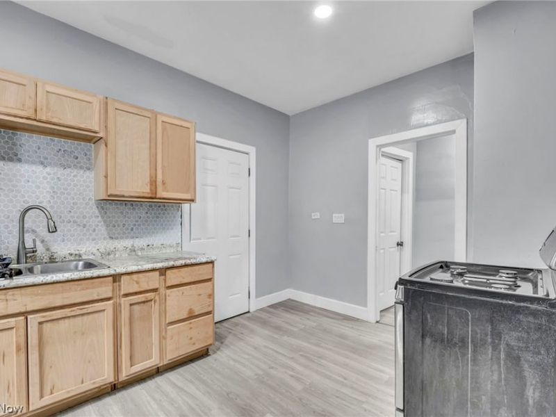 981 Thornhill Drive, East Cleveland, OH 44108 Photo 26