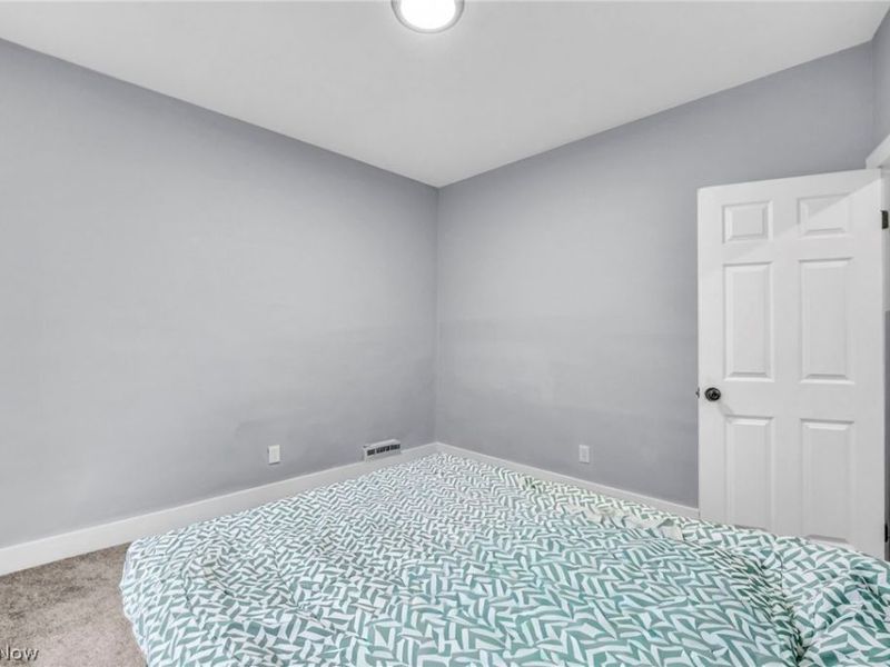 981 Thornhill Drive, East Cleveland, OH 44108 Photo 32