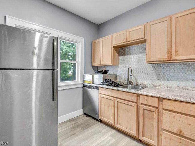 981 Thornhill Drive, East Cleveland, OH 44108 Photo 6