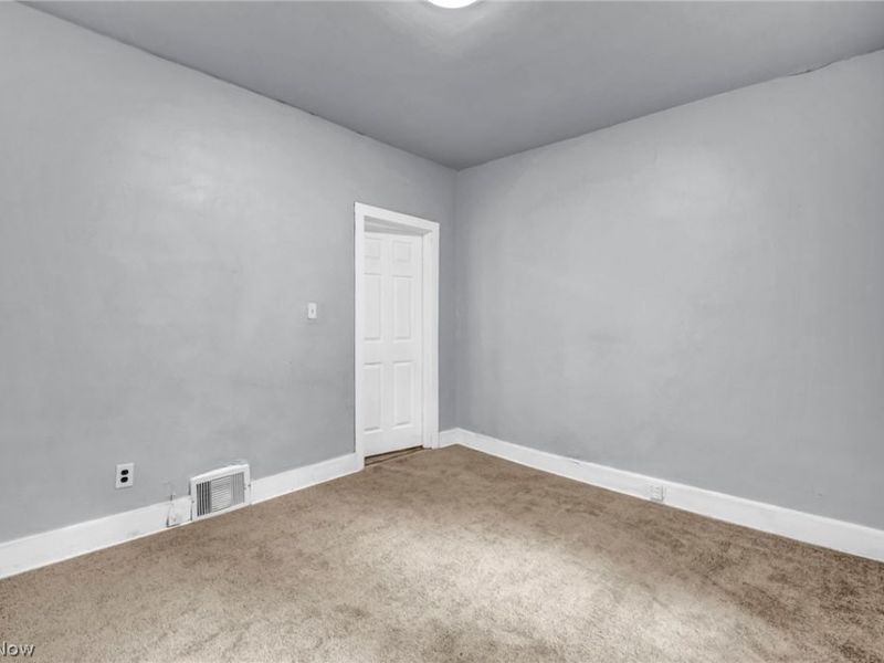 981 Thornhill Drive, East Cleveland, OH 44108 Photo 8