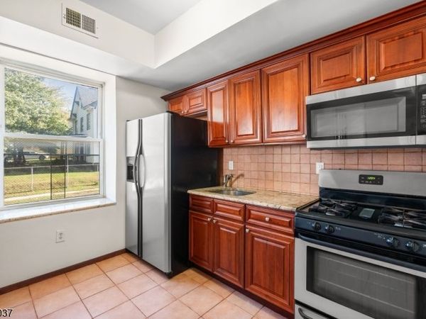 133 N Maple Ave, Unit 103, East Orange, NJ 07017