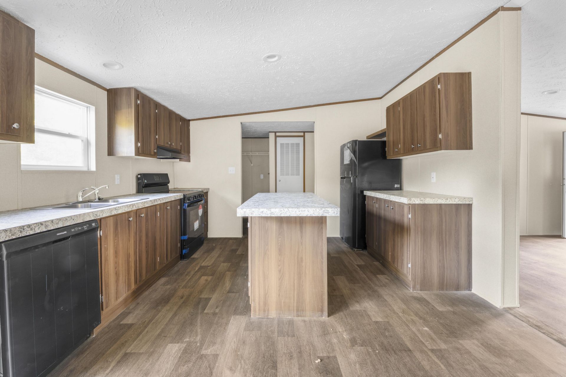 277 Blackbay Road Photo 9