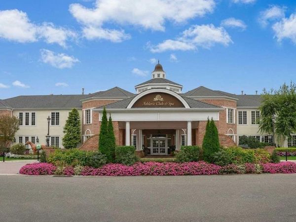 542 Roosevelt Way, Westbury, NY 11590