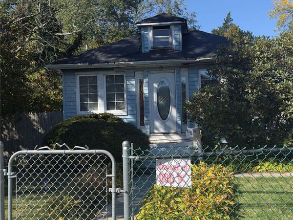 75 Main Avenue , Wheatley Heights, NY 11798