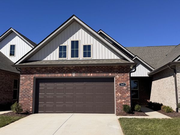 565 W Foxrun , Springfield, TN 37172