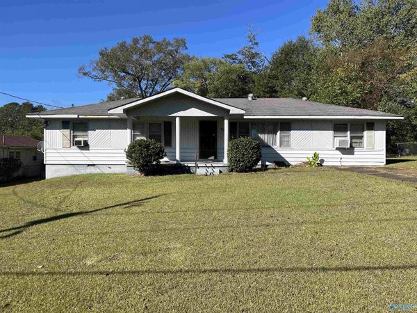 1649 Arrowhead Drive, Gadsden, AL 35903