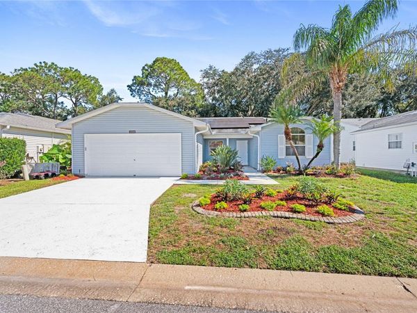 32656 OAK PARK DRIVE , LEESBURG, FL 34748