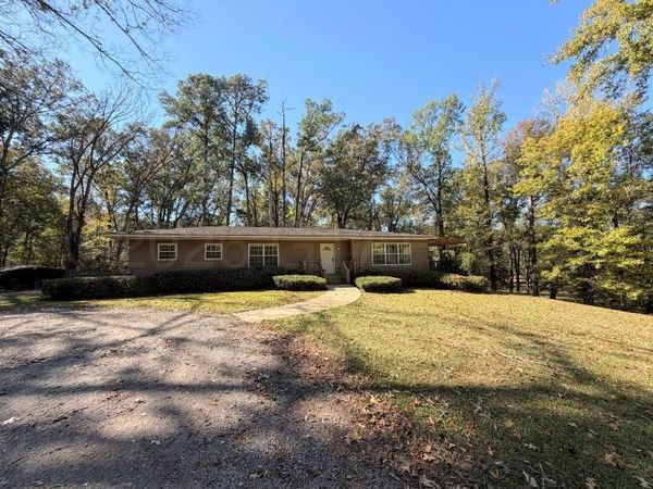3610 E Church Hill Road, West Point, MS 39773