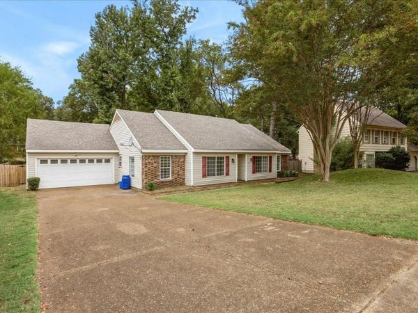 1065 BOONES HOLLOW DRIVE DR, Memphis, TN 38018
