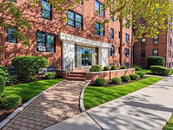 84-31 Van Wyck Expressway Van Wyck Expressway Expr, Unit 2B, Briarwood, NY 11435