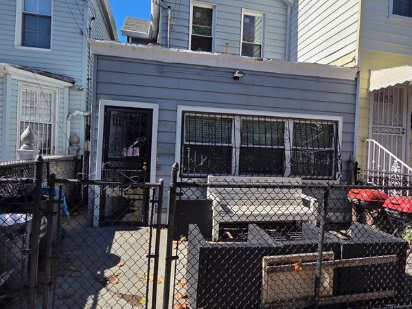 562 Hemlock Street , Brooklyn, NY 11208