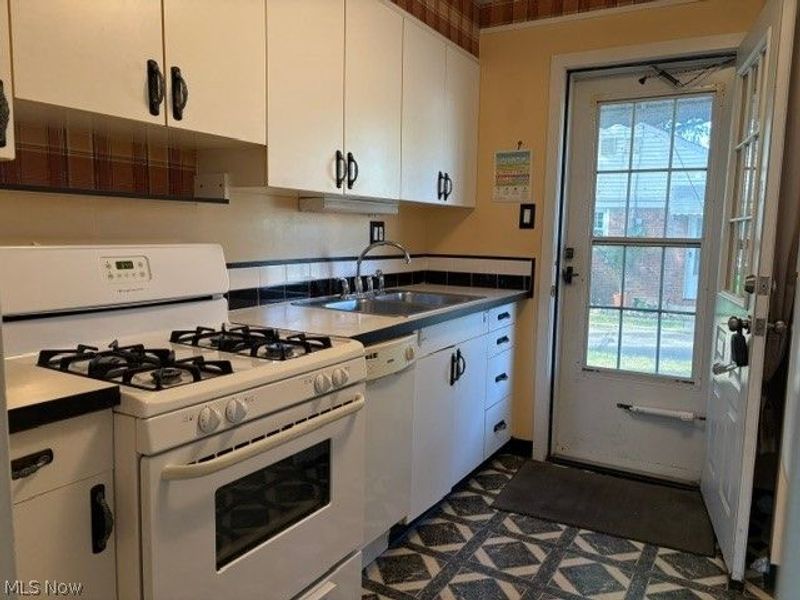 272 E 235th Street, Euclid, OH 44123 Photo 3