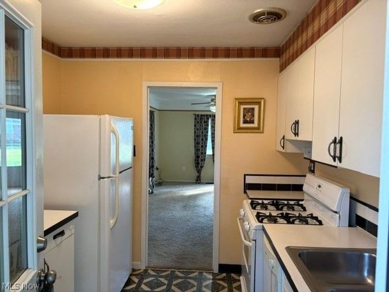 272 E 235th Street, Euclid, OH 44123 Photo 4