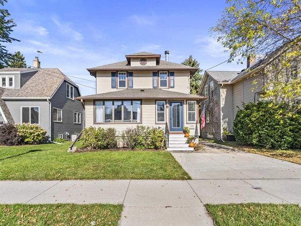 1322 CEAPE AVENUE, Oshkosh, WI 54901