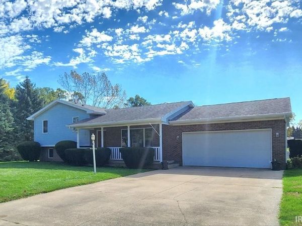 1879 E Springfield Drive, Warsaw, IN 46580