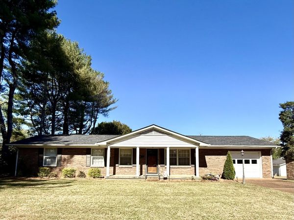 704 5th St E, Lawrenceburg, TN 38464