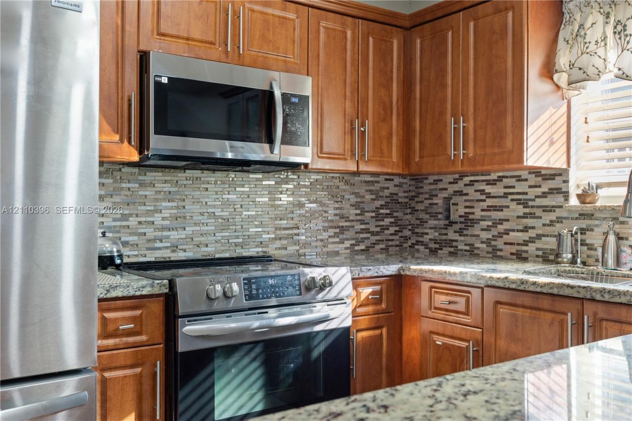9182 NW 112th Ter , Hialeah Gardens, FL 33018 Photo