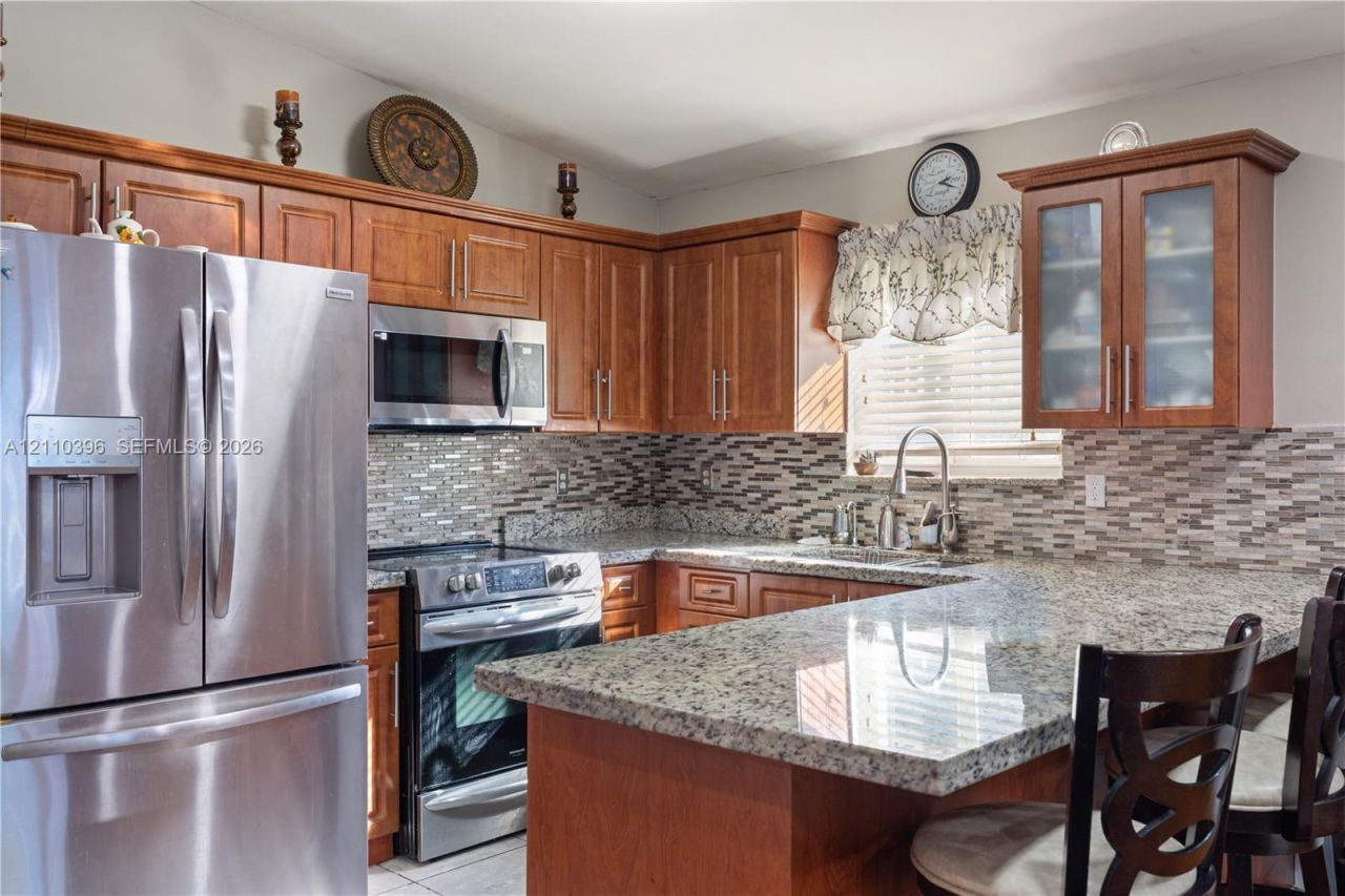 9182 NW 112th Ter , Hialeah Gardens, FL 33018 Photo