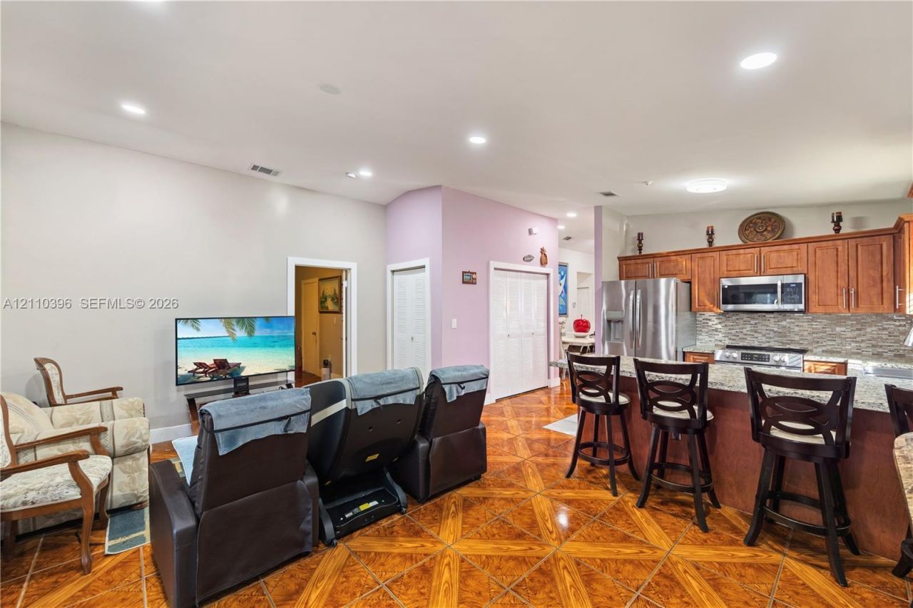 9182 NW 112th Ter , Hialeah Gardens, FL 33018 Photo