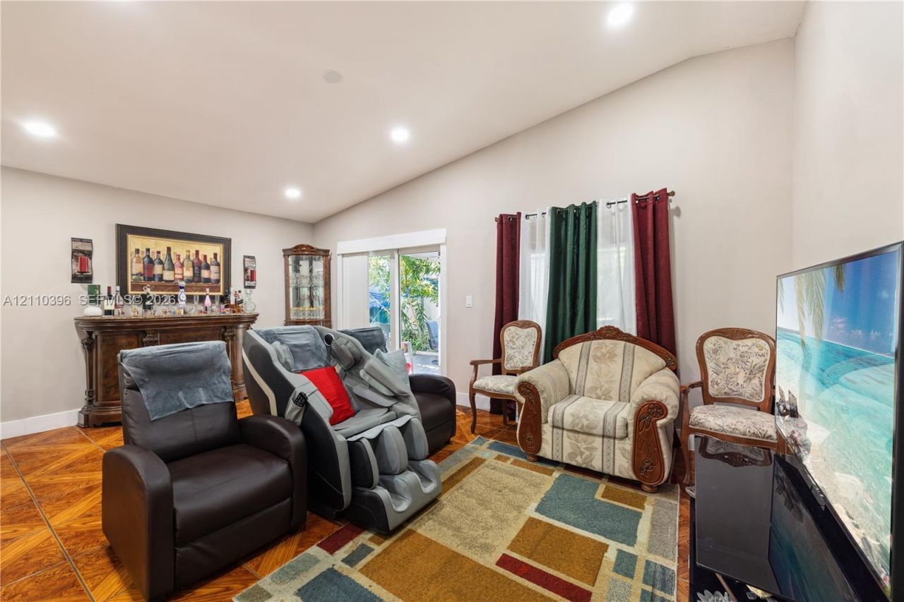 9182 NW 112th Ter , Hialeah Gardens, FL 33018 Photo