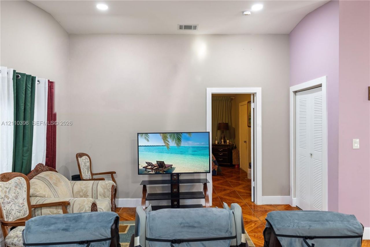 9182 NW 112th Ter , Hialeah Gardens, FL 33018 Photo