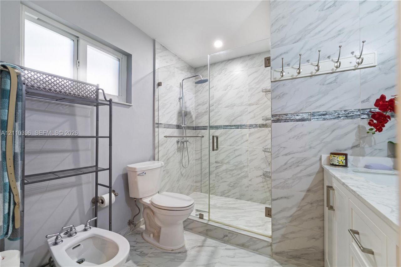 9182 NW 112th Ter , Hialeah Gardens, FL 33018 Photo