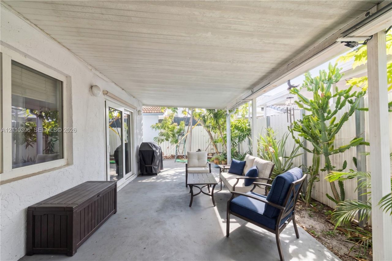 9182 NW 112th Ter , Hialeah Gardens, FL 33018 Photo