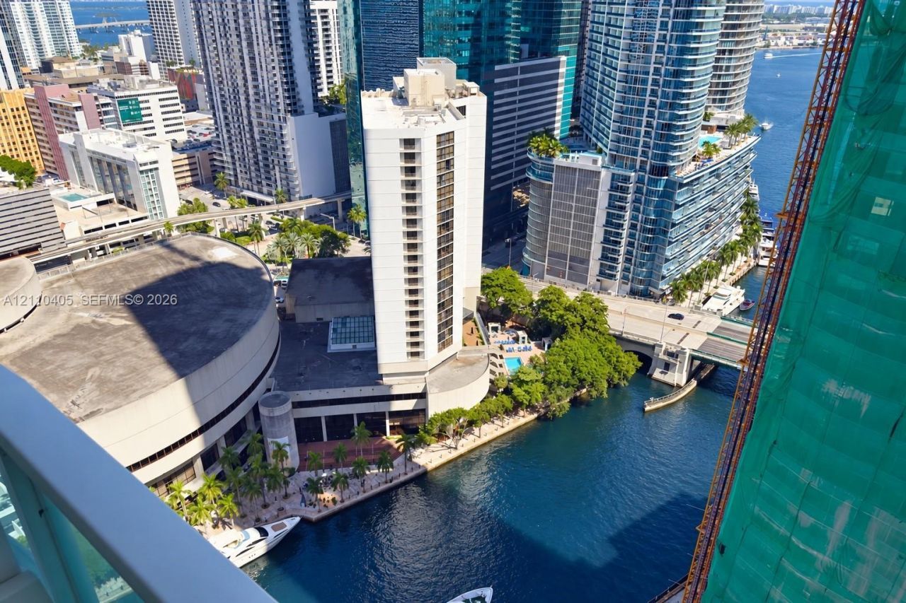 31 SE 5th St , Unit 3516, Miami, FL 33131 Photo