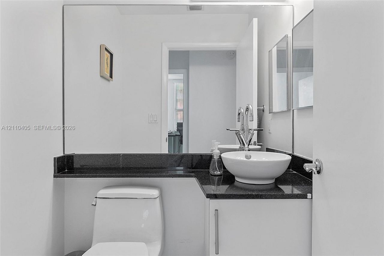 31 SE 5th St , Unit 3516, Miami, FL 33131 Photo