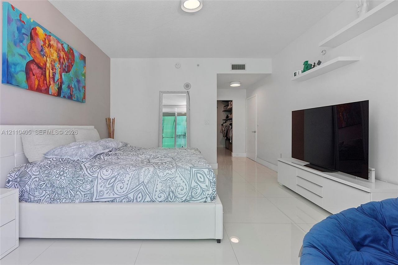 31 SE 5th St , Unit 3516, Miami, FL 33131 Photo