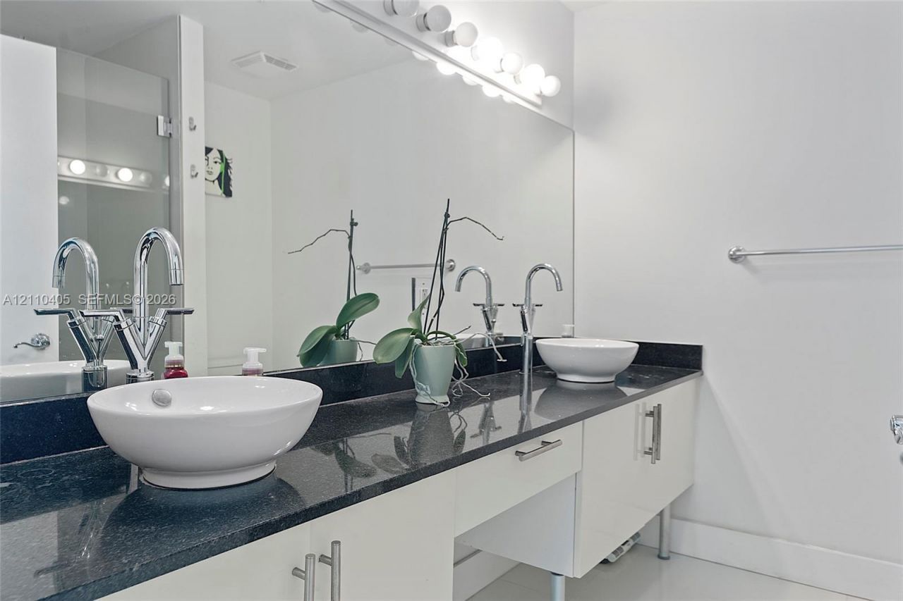 31 SE 5th St , Unit 3516, Miami, FL 33131 Photo
